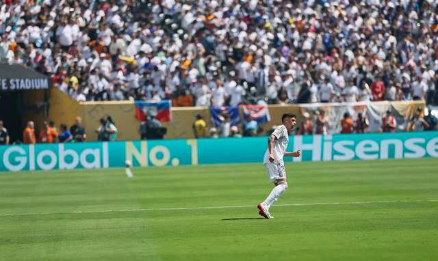 巅峰对决成单方面屠杀！新欧冠冠军4球横扫皇马，冲刺四冠荣光